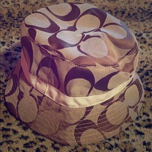 Coach bucket Hat never worn